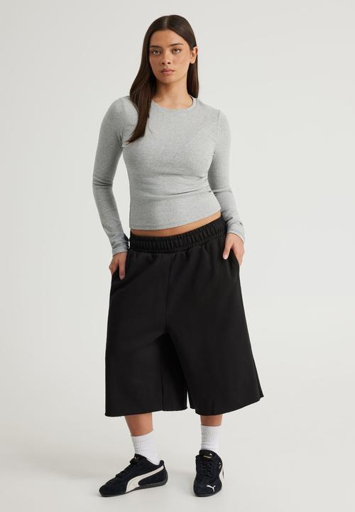 Factorie - Authentics Baggy Track Short - Black