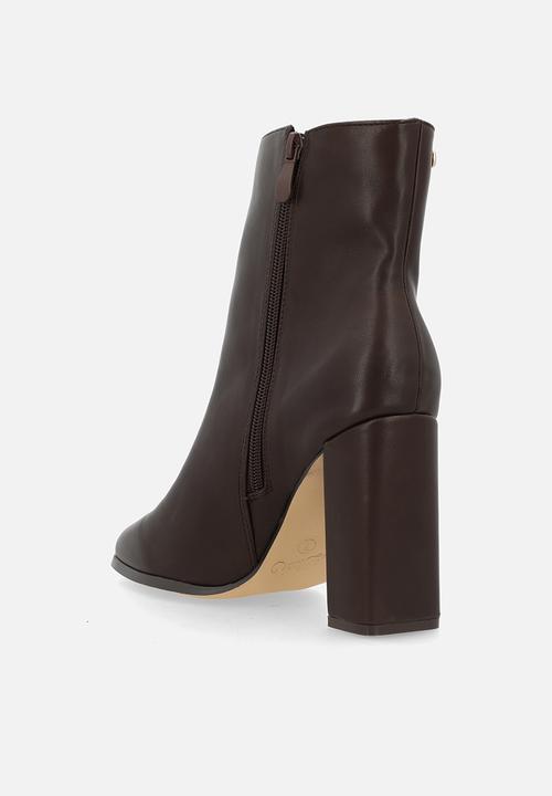 Miss Black - Shania 7 chelsea block heel ankle boot - chocolate
