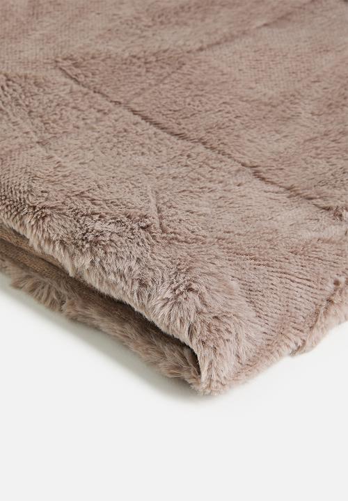 H&S - Lustra Faux Fur Throw 160cm x 130cm Coffee