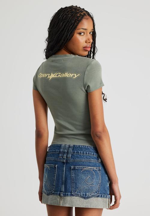 Factorie - Fitted Graphic Tee - Washed Dirty Sage / Og