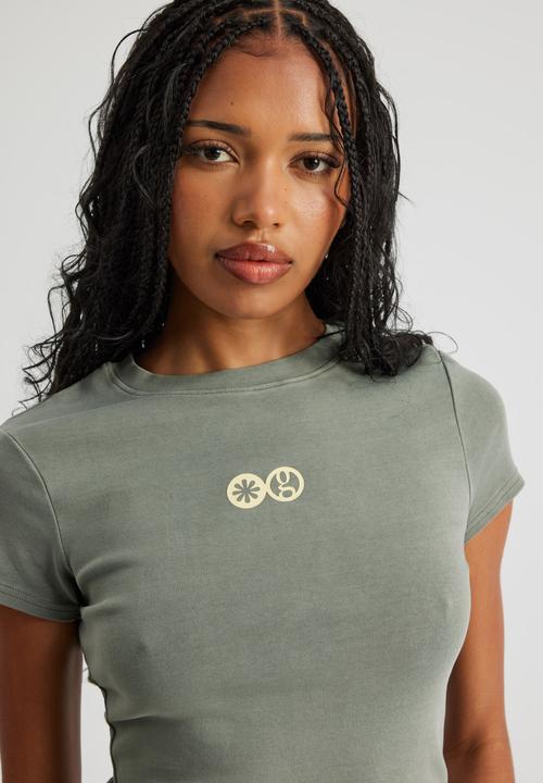 Factorie - Fitted Graphic Tee - Washed Dirty Sage / Og