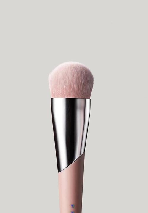 Fenty Beauty - Full-Bodied Foundation Brush - 110