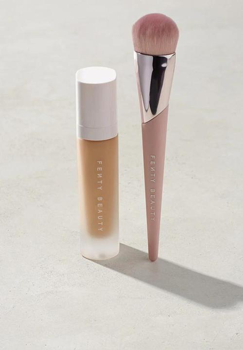 Fenty Beauty - Full-Bodied Foundation Brush - 110