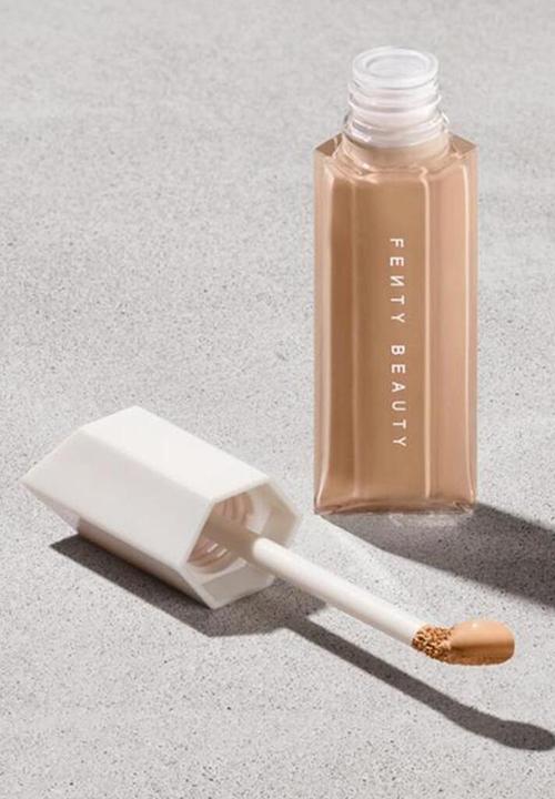 Fenty Beauty - We're Even Hydrating Longwear Concealer - 260N Medium