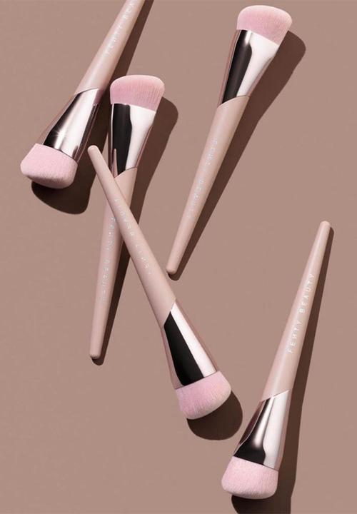 Fenty Beauty - Foundation Brush -145