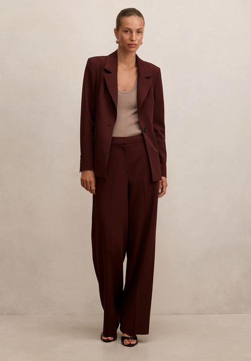 Forever New - Pia single breasted blazer in aubergine suit