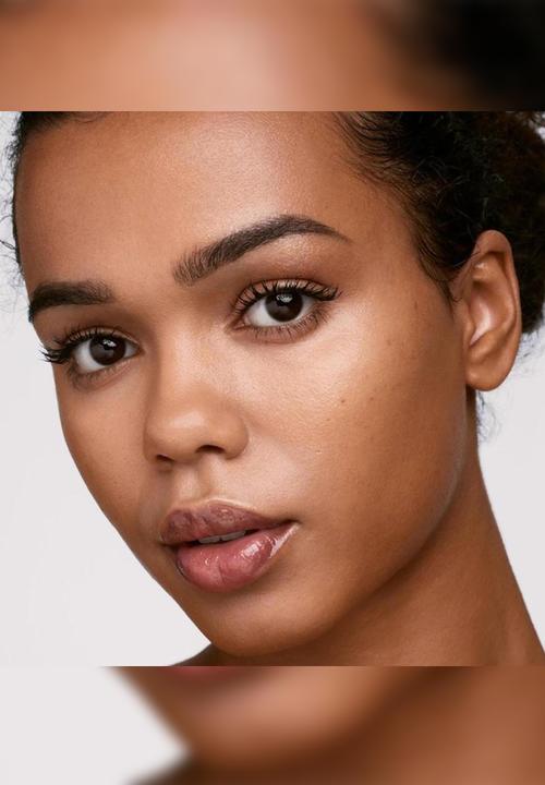 Fenty Beauty - Soft'Lit Naturally Luminous Foundation - 300
