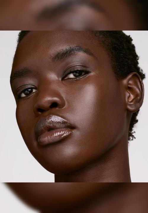 Fenty Beauty - Soft'Lit Naturally Luminous Foundation - 495