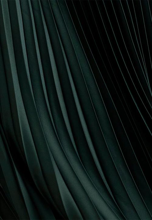 Forever New - Estelle satin pleated midi skirt in dark green