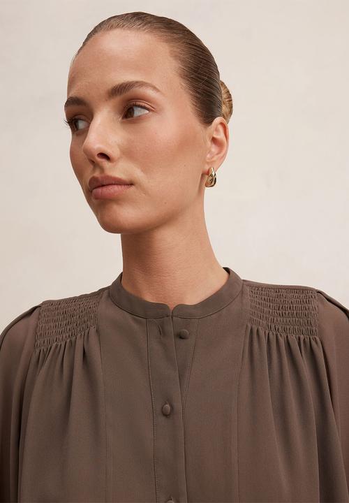 Forever New - Rory sheering blouse in vintage khaki