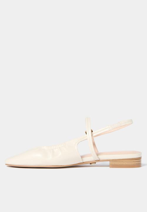 Forever New - Harper scrunch detail mary jane flat pump in nude