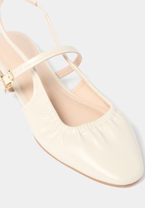 Forever New - Harper scrunch detail mary jane flat pump in nude