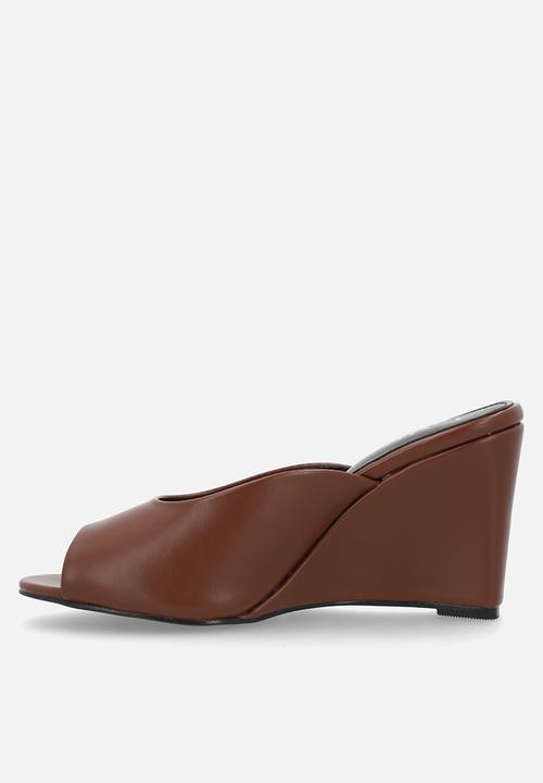 Raid London - Dovie open toe wedge heel mule - brown 