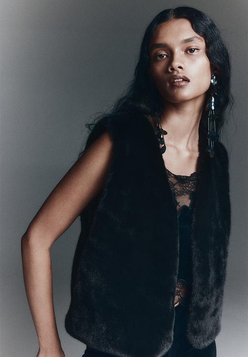 H&M - Fluffy gilet - black