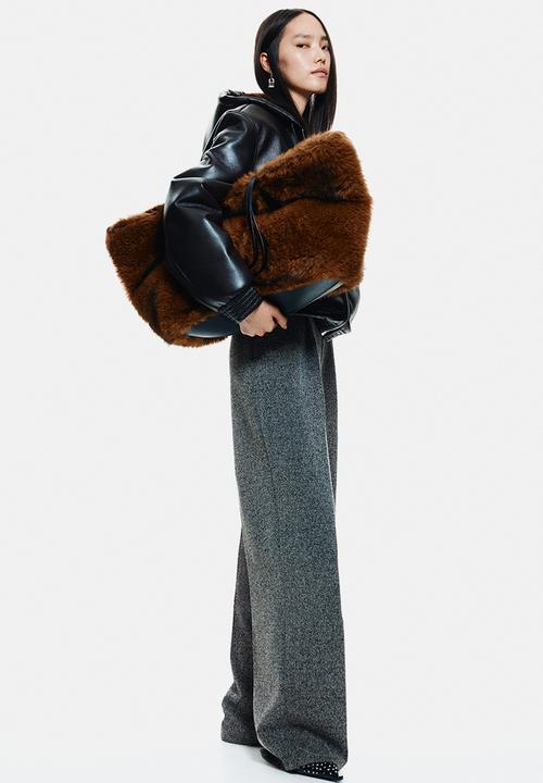 H&M - Pleat-front trousers - dark grey/herringbone pattern
