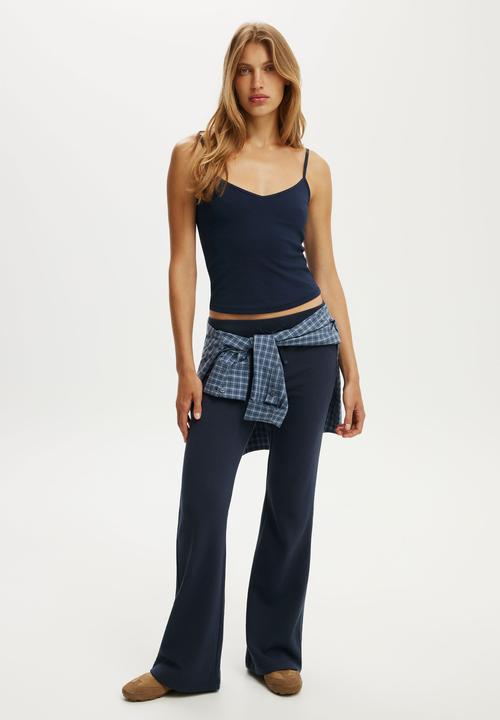 Cotton On - Low rise bootleg sweatpant - shadow navy