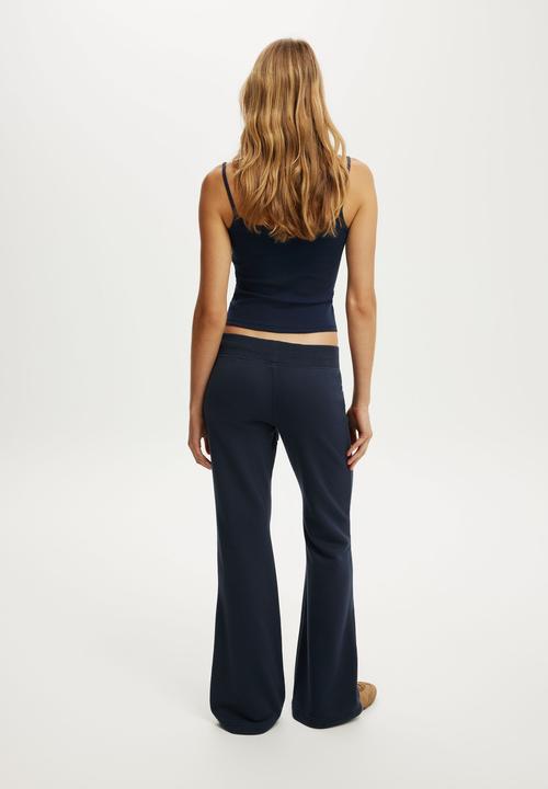 Cotton On - Low rise bootleg sweatpant - shadow navy