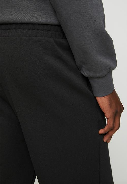 PUMA - ESS No.1 Logo Relaxed Pants TR op - Black