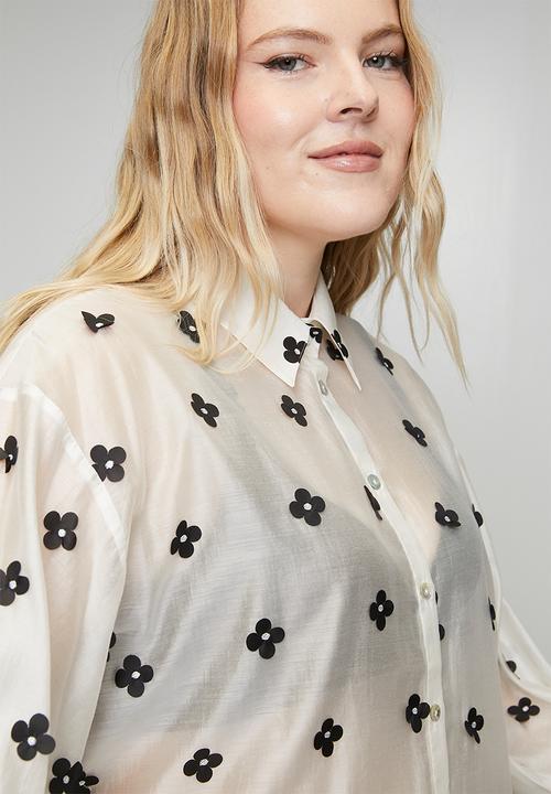 Me&B - Plus Bellow Sleeve Shirt in 3D Flower Recut - White