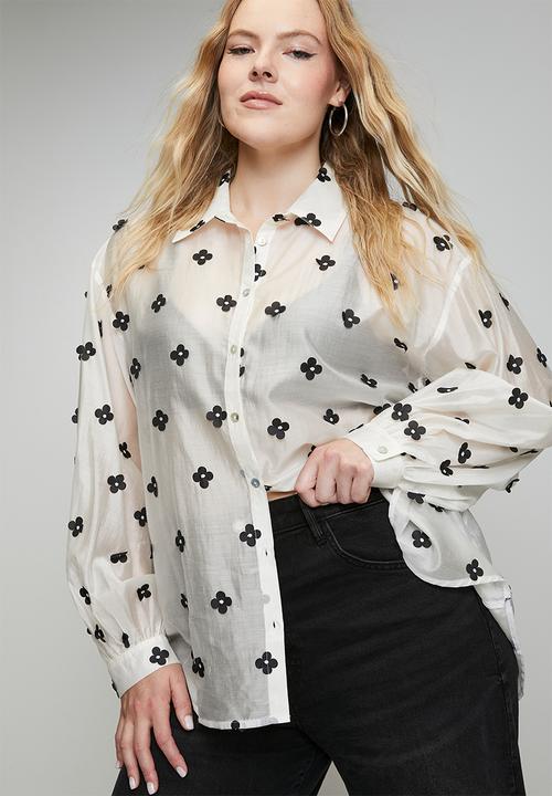 Me&B - Plus Bellow Sleeve Shirt in 3D Flower Recut - White