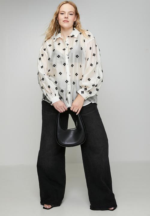 Me&B - Plus Bellow Sleeve Shirt in 3D Flower Recut - White