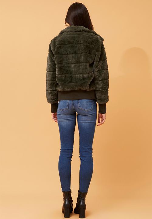 Izabel London - L/S Faux Fur Zip Through Jacket - Olive