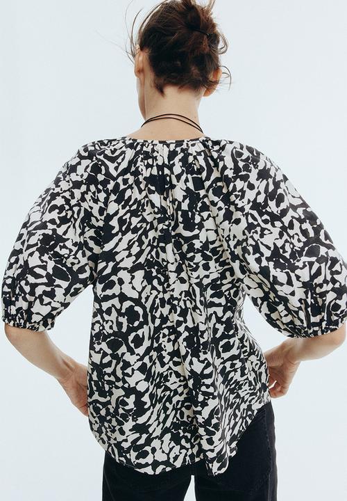 H&M - Balloon-sleeved blouse - white/black patterned