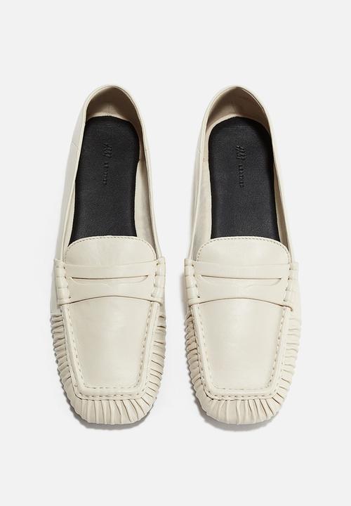 H&M - Leather loafers - cream