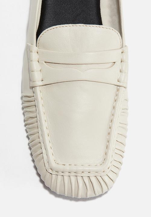 H&M - Leather loafers - cream