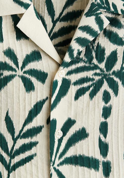 H&M - Regular fit textured resort shirt - white/green floral