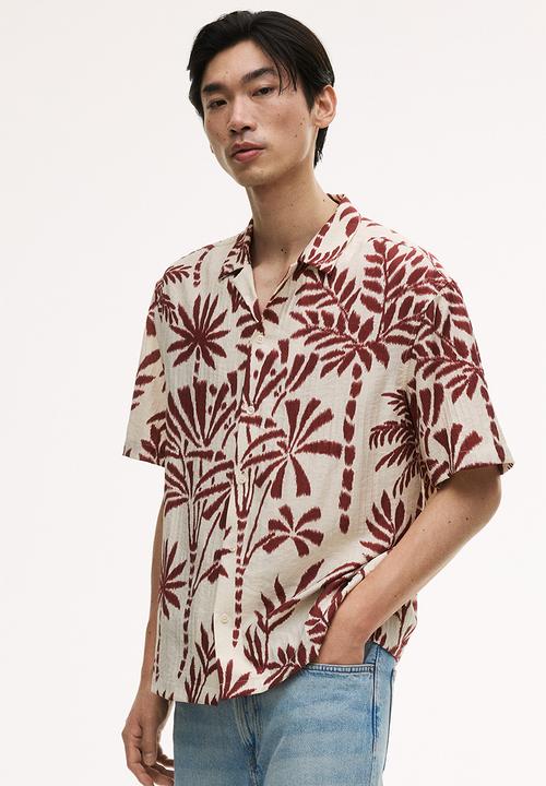 H&M - Regular fit textured resort shirt - white/red floral