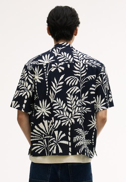 H&M - Regular fit textured resort shirt - navy blue/floral