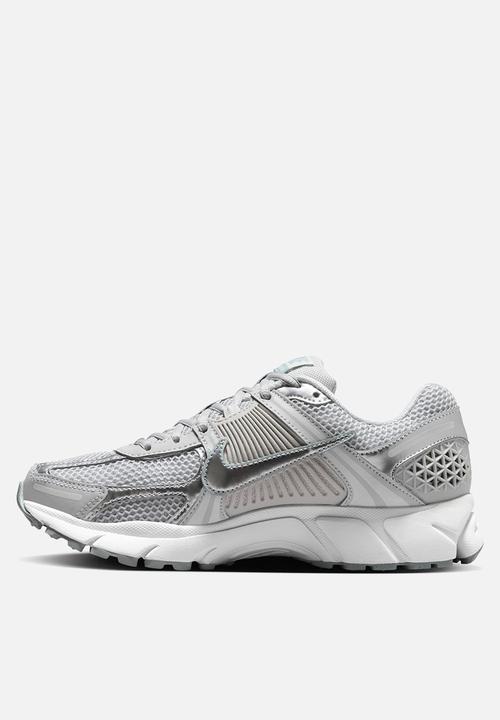 Nike - Nike Zoom Vomero 5