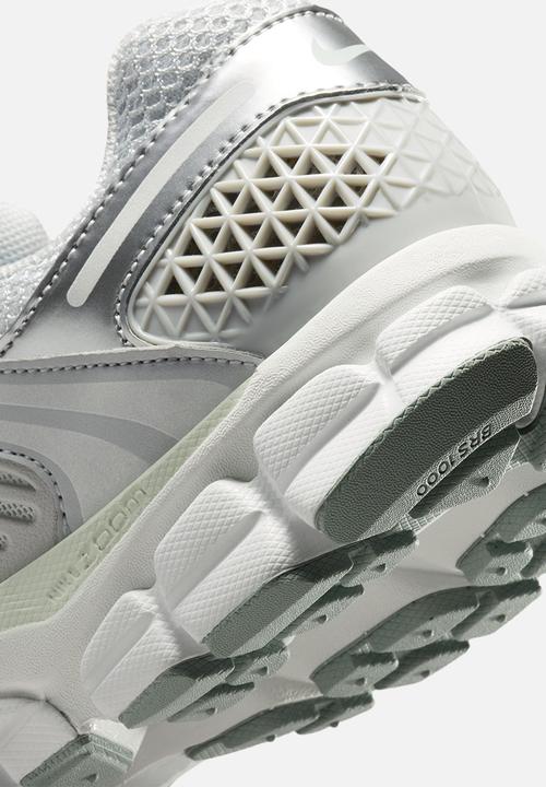 Nike - Nike Zoom Vomero 5