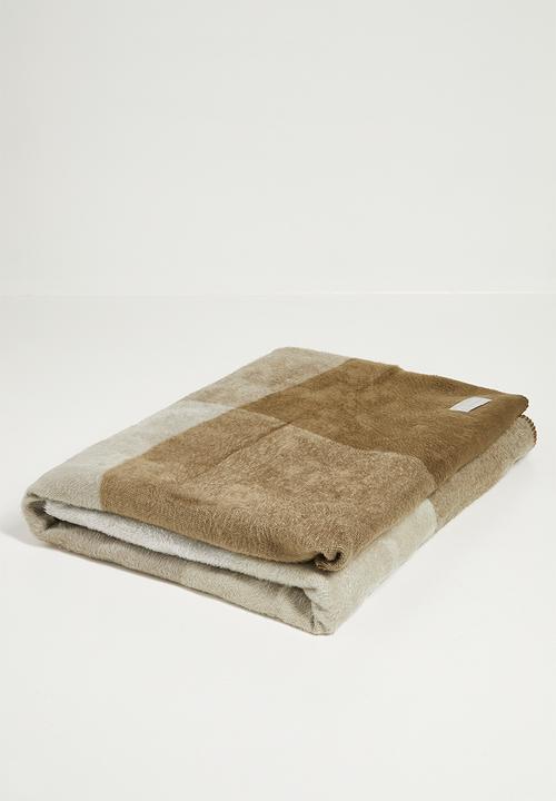 Haven & Earth  - Top Suede Bed Throw - Coffee/Cobblestone