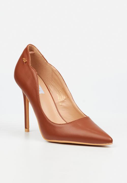 Miss Black - Lola 58 classic scallop heel - tan