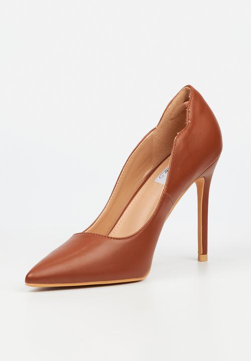 Miss Black - Lola 58 classic scallop heel - tan