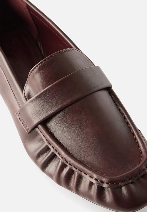 Cotton On - Taylor Ruched Loafer - deep berry.