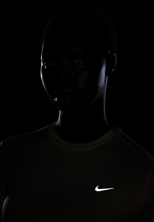 Nike - W Nk Swift Df Uv Ls Crw - Sail/Reflective Silv