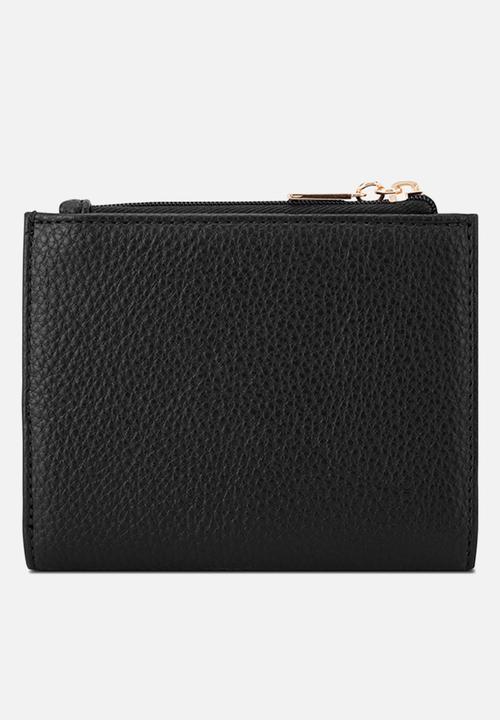 GUESS - Wells Sling Snap Id Wallet Bag - Black