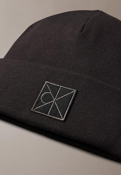 Calvin Klein - Emblem Patch Fine Rib Beanie - Black