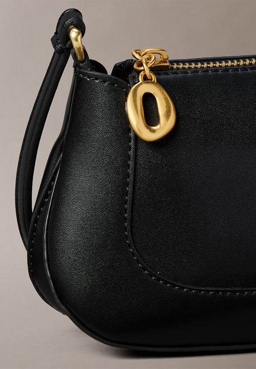Calvin Klein - Hardware zip crossbody- black