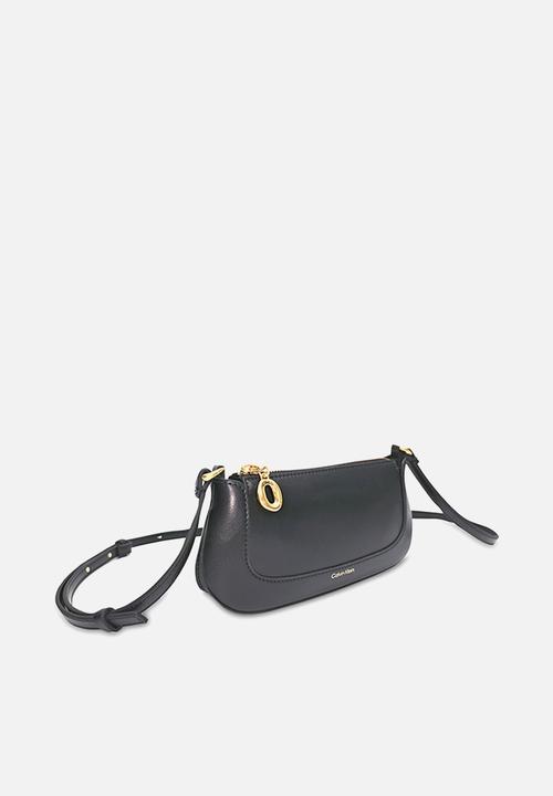 Calvin Klein - Hardware zip crossbody- black