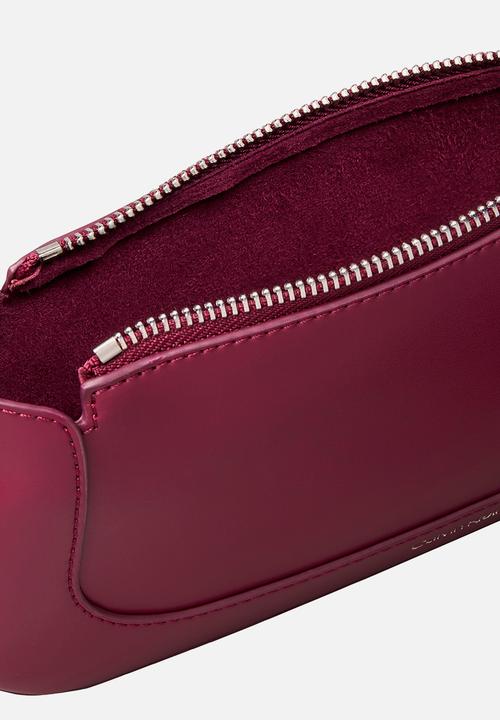 Calvin Klein - Hardware zip crossbody- alluring pink