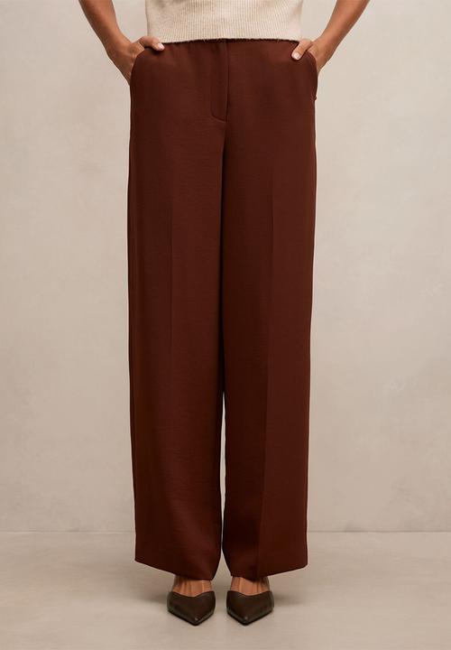 Forever New - Dani straight leg pants in - burgundy