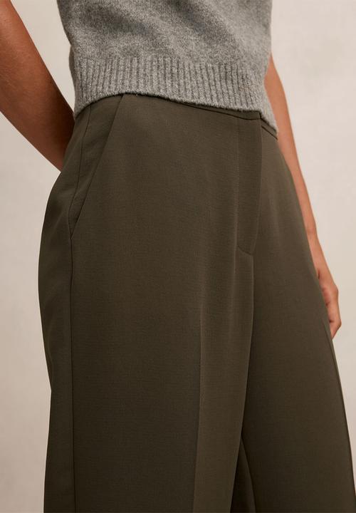 Forever New - Dani straight leg pants in olive