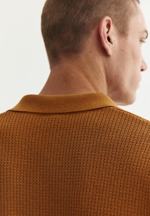 H&M - Regular fit knitted polo shirt - dark beige