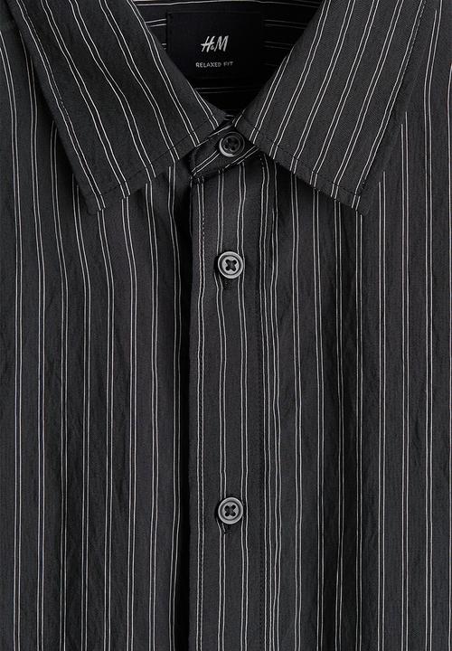 H&M - Relaxed fit shirt - black/striped