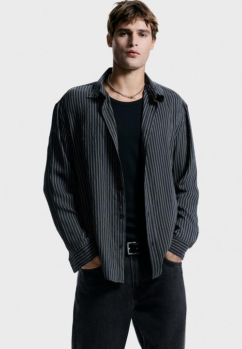H&M - Relaxed fit shirt - black/striped