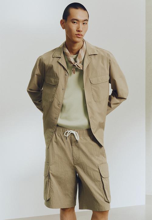 H&M - Loose fit cargo shorts - khaki green